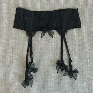 Victoria’s Secret Garter Belt